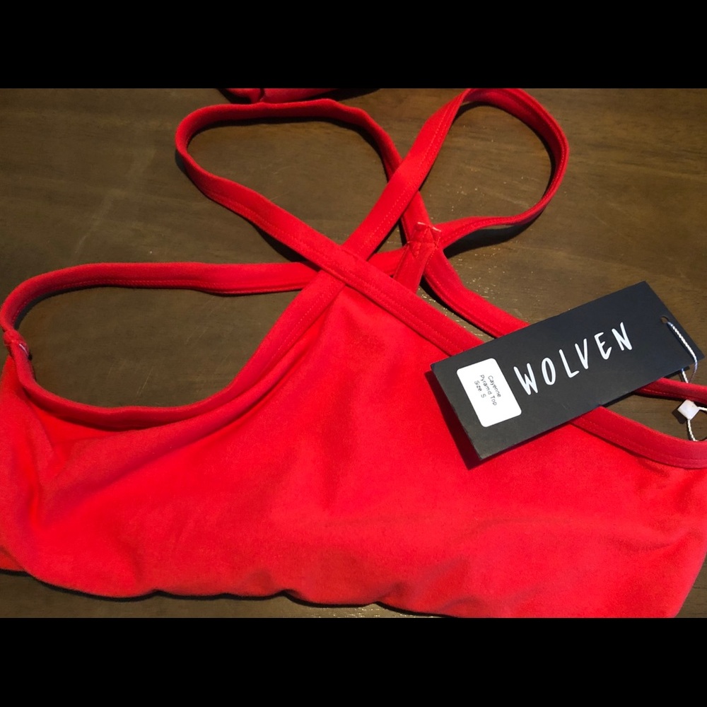 Wolven Cayenne Pyramid Top